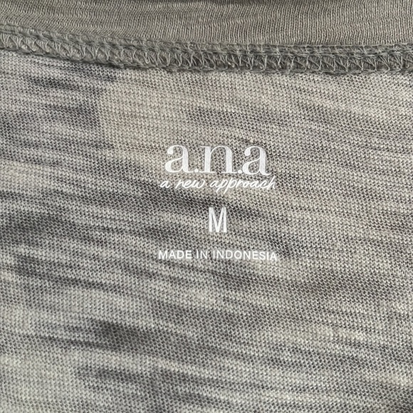 a.n.a. Camo print super soft tshirt - Size M - Picture 2 of 7